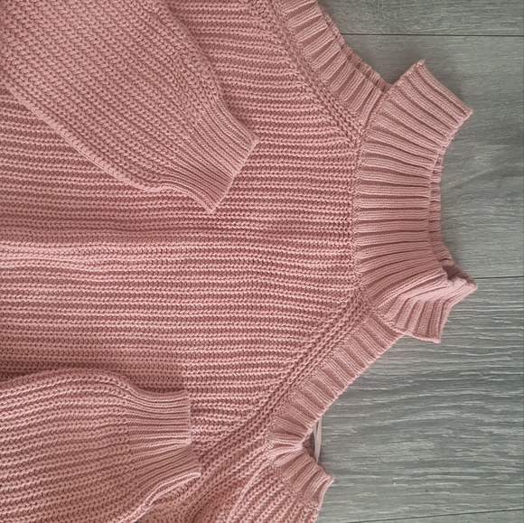 Open shoulders women sweater - Picture 2 of 2